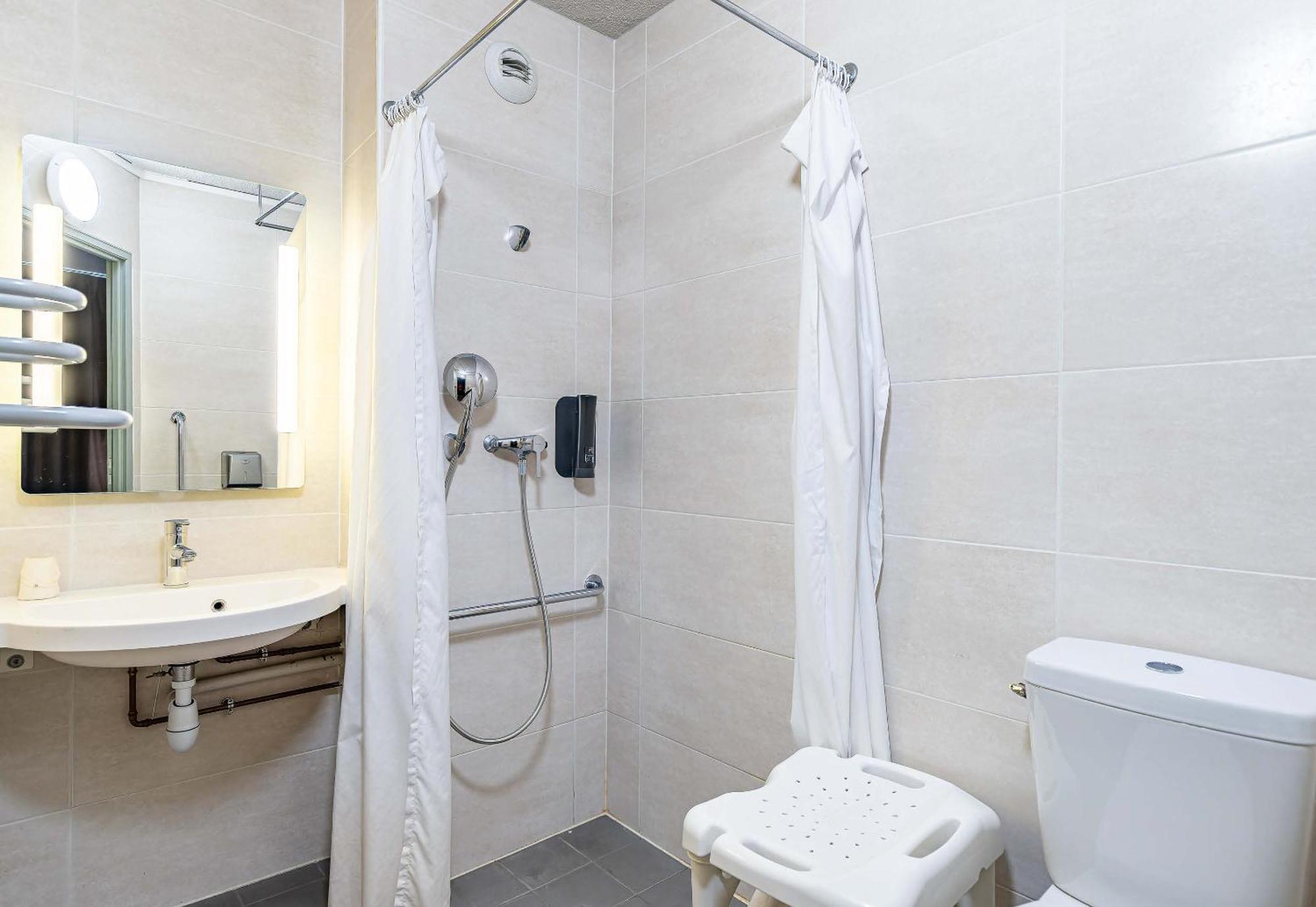 B&B Hotel Poitiers 1 Futuroscope Чассенеуил-Ду-Поитоу Экстерьер фото